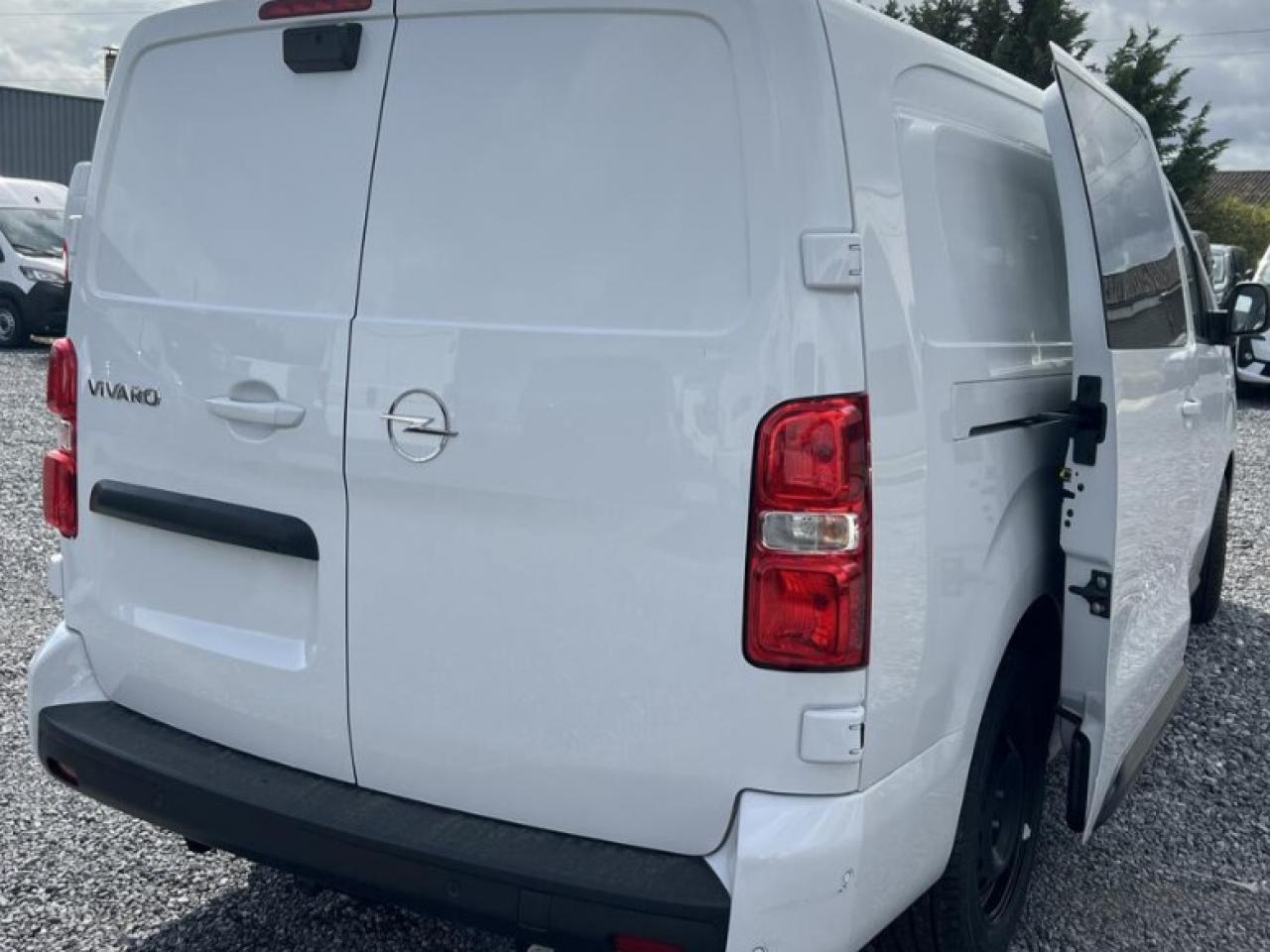 OPEL Vivaro XL 2.0 BlueHDi - 180 - BV EAT8 S&S CABINE APPROFONDIE 2019 Fourgon Cabine approfondie Fi - Furgón: foto 3 OPEL Vivaro XL 2.0 BlueHDi - 180 - BV EAT8 S&S CABINE APPROFONDIE 2019 Fourgon Cabine approfondie Fi - Furgón: foto 3