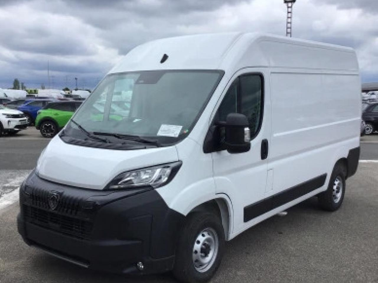 PEUGEOT Boxer 3.3t L2H2 2.2 HDi S&S - 140 III FOURGON TOLE Fourgon Tolé 333 L2H2 PHASE 3 - Furgón: foto 3 PEUGEOT Boxer 3.3t L2H2 2.2 HDi S&S - 140 III FOURGON TOLE Fourgon Tolé 333 L2H2 PHASE 3 - Furgón: foto 3
