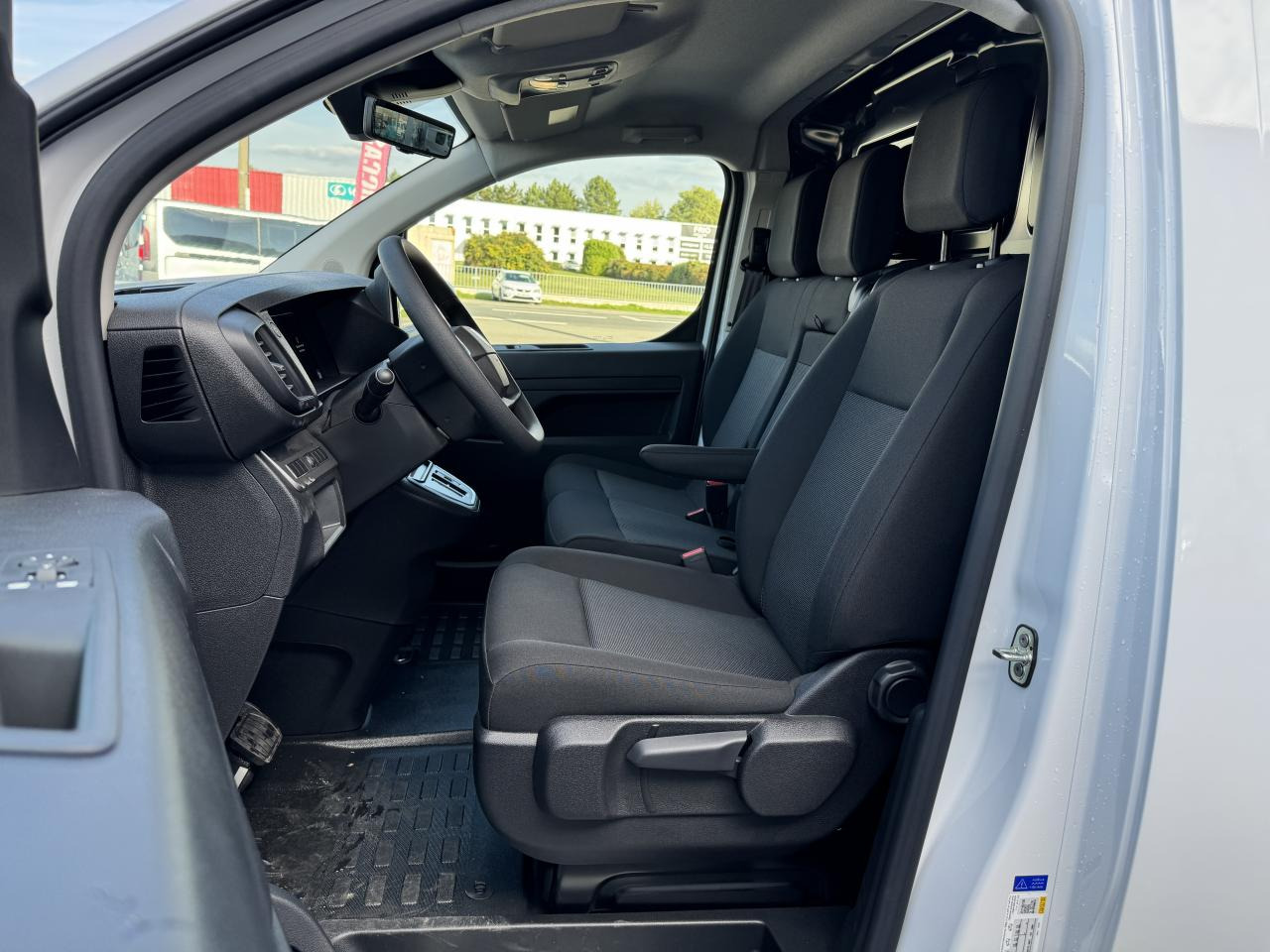 PEUGEOT Expert M 2.0 BlueHDi - 145 S&S - BV EAT8 III FOURGON Fourgon PHASE 2 - Furgón: foto 5 PEUGEOT Expert M 2.0 BlueHDi - 145 S&S - BV EAT8 III FOURGON Fourgon PHASE 2 - Furgón: foto 5