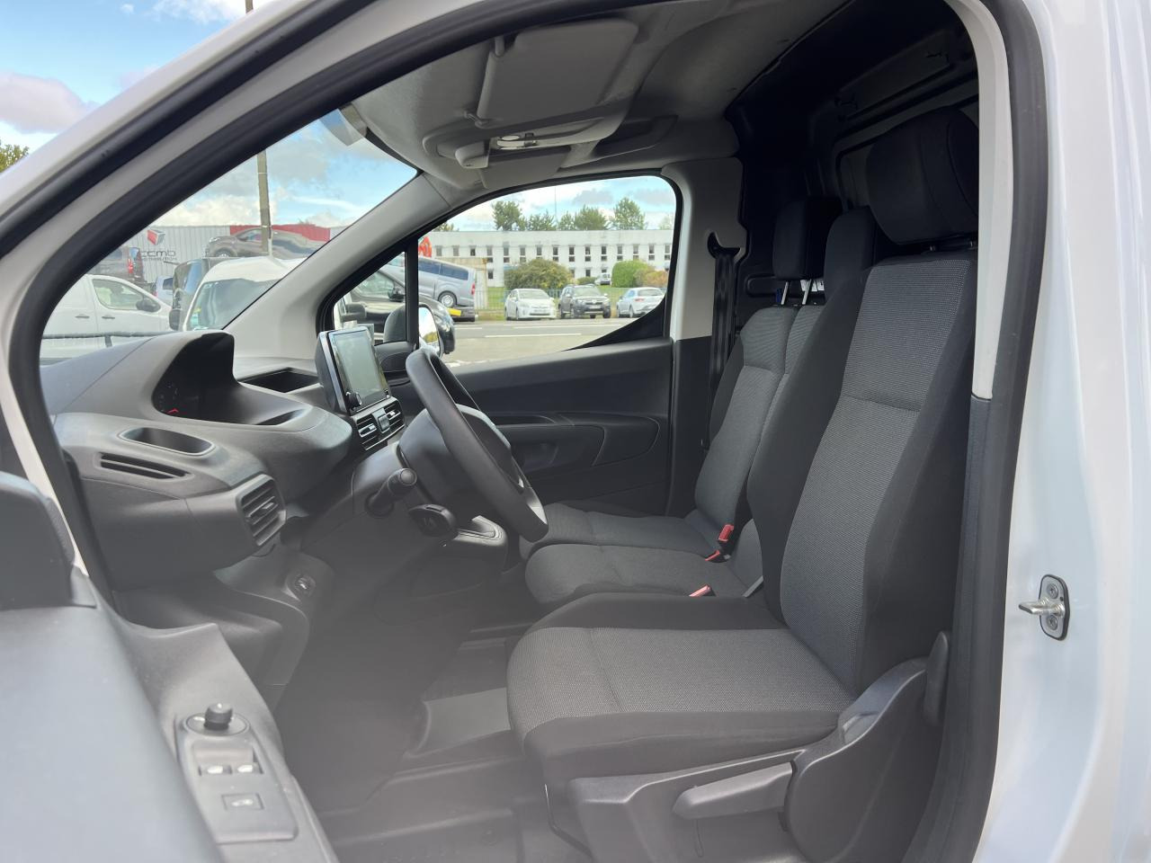 PEUGEOT PARTNER M 650KG 1.5 HDI 100CH ASPHALT 3 PLACES - Furgón: foto 5 PEUGEOT PARTNER M 650KG 1.5 HDI 100CH ASPHALT 3 PLACES - Furgón: foto 5