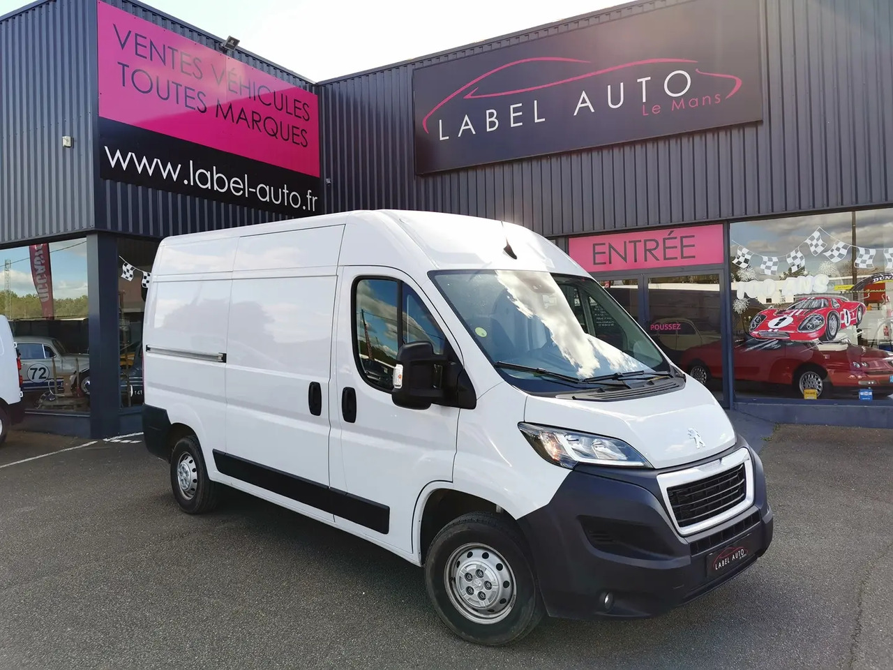 Peugeot Boxer 333 L2H2 2.2 BLUEHDI S&S 140CH ASPHALT - Furgón: foto 1 Peugeot Boxer 333 L2H2 2.2 BLUEHDI S&S 140CH ASPHALT - Furgón: foto 1