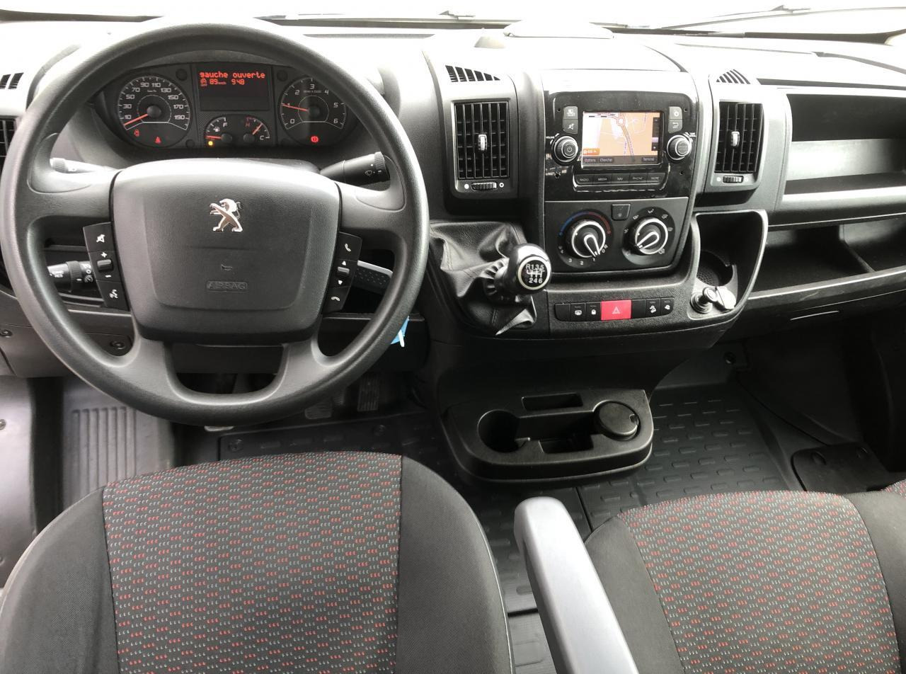 Peugeot Boxer PLATEAU 4M20 L4 2.2 BLUEHDI 140 S&S PREMIUM - Furgoneta caja abierta: foto 3 Peugeot Boxer PLATEAU 4M20 L4 2.2 BLUEHDI 140 S&S PREMIUM - Furgoneta caja abierta: foto 3