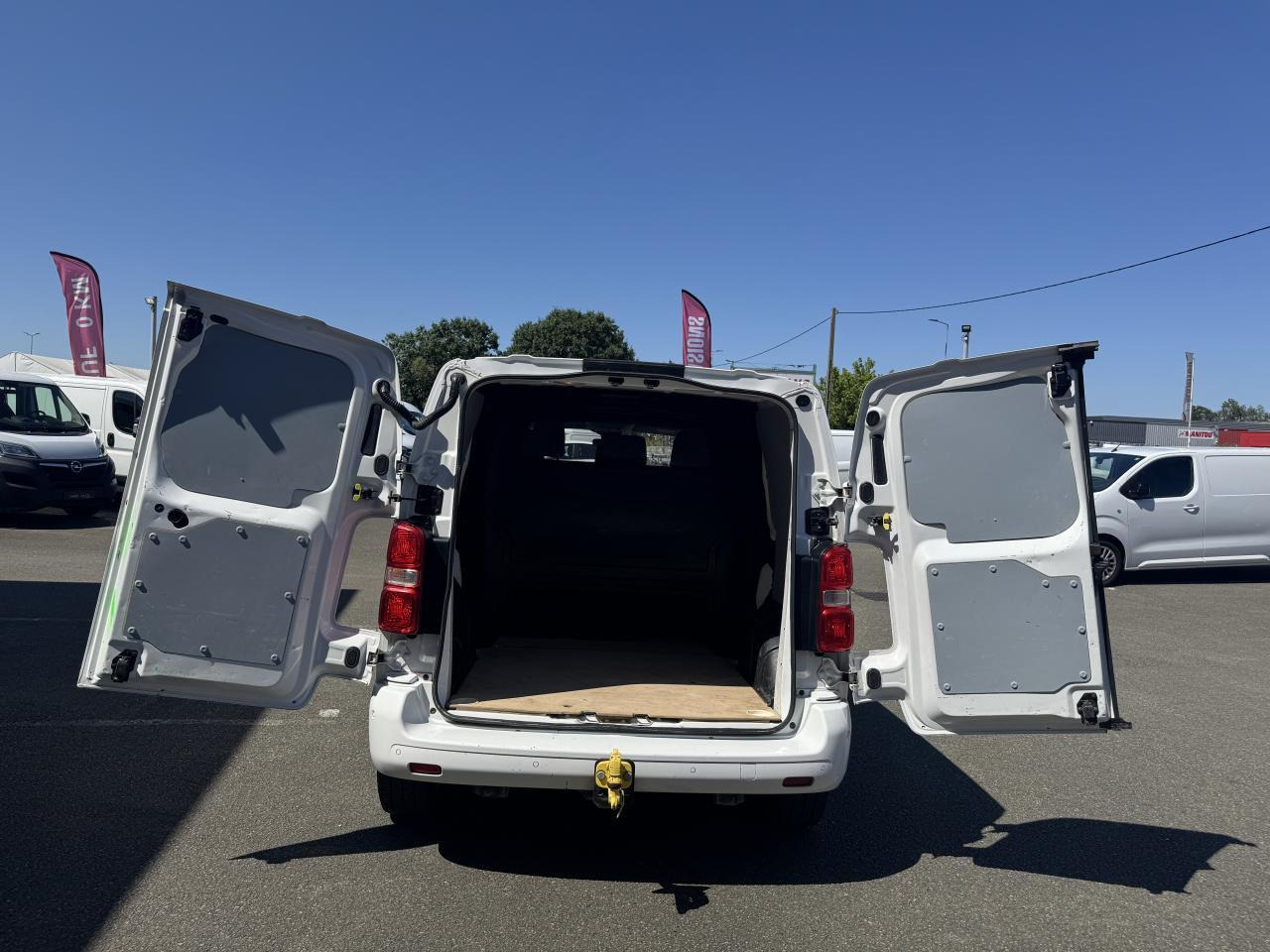 Peugeot Expert Standard 2.0 BlueHDI 150 S&S CABINE APPROFONDIE 6 PLACES - Furgoneta combi: foto 2 Peugeot Expert Standard 2.0 BlueHDI 150 S&S CABINE APPROFONDIE 6 PLACES - Furgoneta combi: foto 2