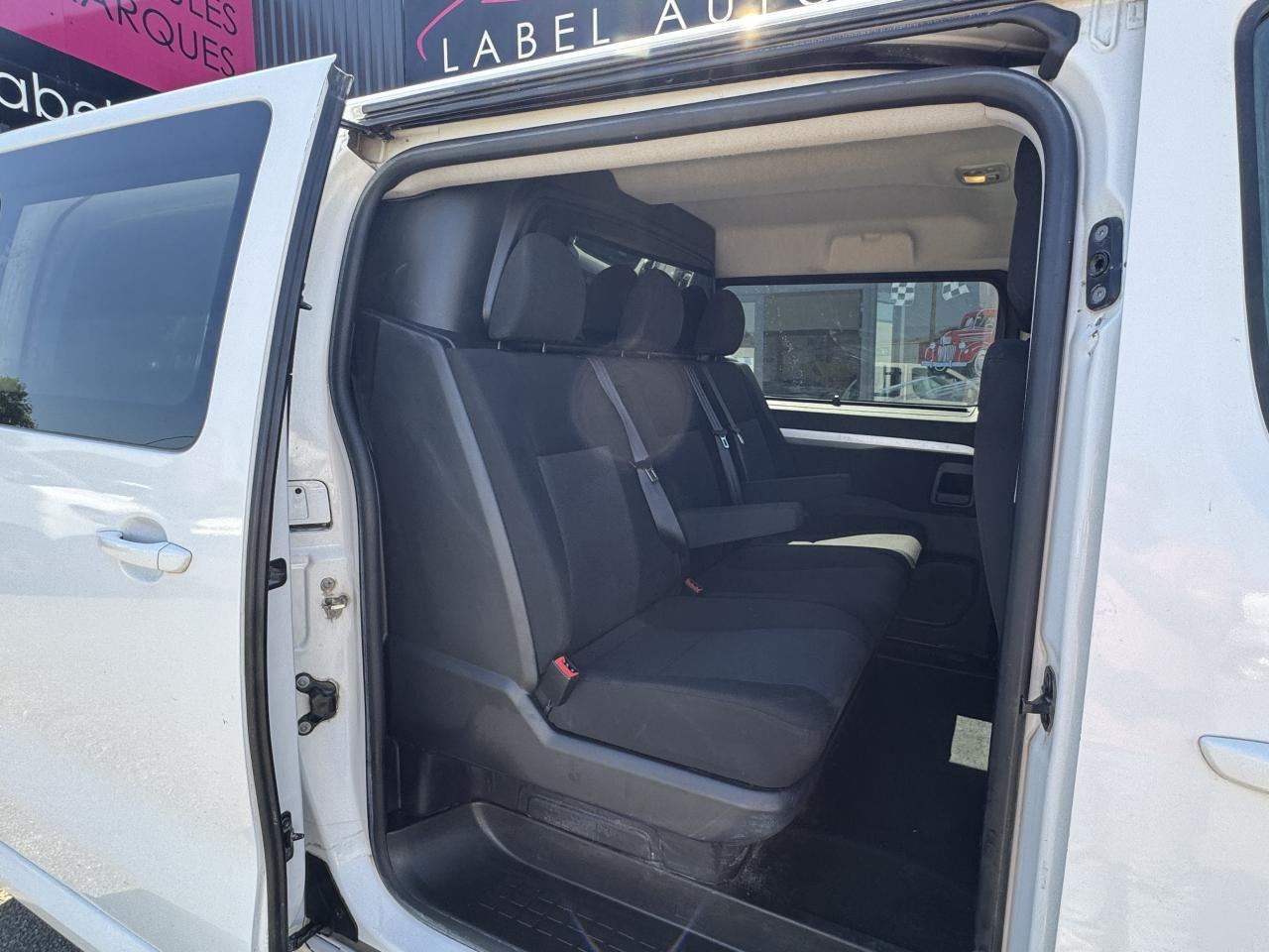 Peugeot Expert Standard 2.0 BlueHDI 150 S&S CABINE APPROFONDIE 6 PLACES - Furgoneta combi: foto 5 Peugeot Expert Standard 2.0 BlueHDI 150 S&S CABINE APPROFONDIE 6 PLACES - Furgoneta combi: foto 5