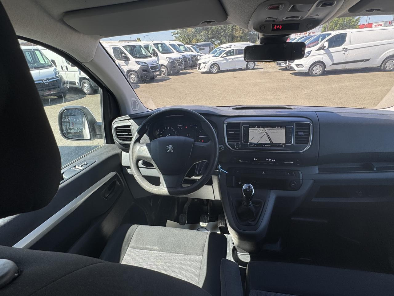 Peugeot Expert Standard 2.0 BlueHDI 150 S&S CABINE APPROFONDIE 6 PLACES - Furgoneta combi: foto 3 Peugeot Expert Standard 2.0 BlueHDI 150 S&S CABINE APPROFONDIE 6 PLACES - Furgoneta combi: foto 3
