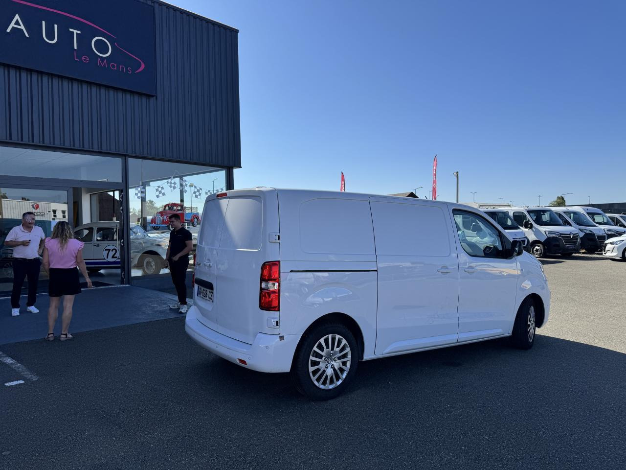 Peugeot Expert Standard 2.0 BlueHDi - 145 S&S - BV EAT8 III FOURGON Fourgon Asphalt PHASE 1 - Furgón: foto 5 Peugeot Expert Standard 2.0 BlueHDi - 145 S&S - BV EAT8 III FOURGON Fourgon Asphalt PHASE 1 - Furgón: foto 5