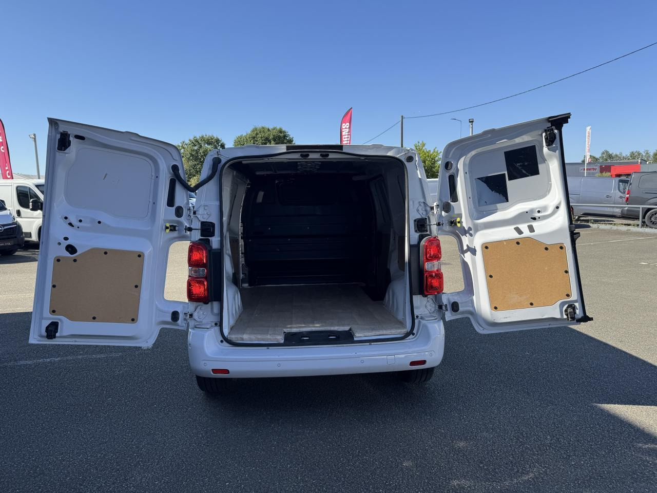 Peugeot Expert Standard 2.0 BlueHDi - 145 S&S - BV EAT8 III FOURGON Fourgon Asphalt PHASE 1 - Furgón: foto 2 Peugeot Expert Standard 2.0 BlueHDi - 145 S&S - BV EAT8 III FOURGON Fourgon Asphalt PHASE 1 - Furgón: foto 2