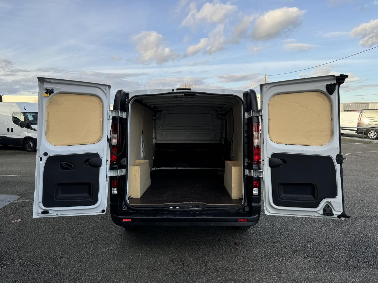 RENAULT Trafic L2H1 3000 Kg 2.0 Blue dCi - 130  III FOURGON Fourgon Grand Confort L2H1 PHASE 3 - Furgón: foto 3 RENAULT Trafic L2H1 3000 Kg 2.0 Blue dCi - 130  III FOURGON Fourgon Grand Confort L2H1 PHASE 3 - Furgón: foto 3