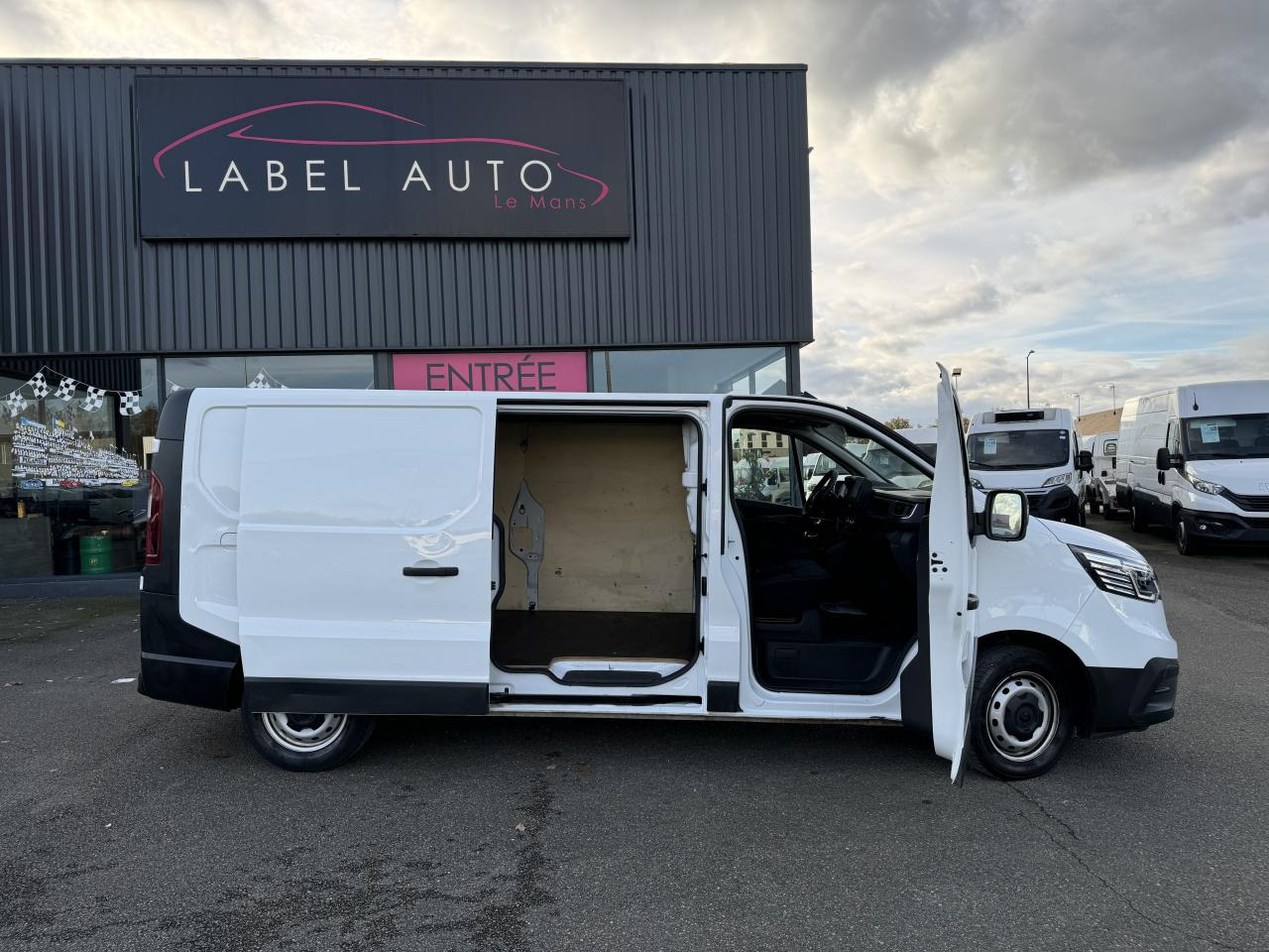 RENAULT Trafic L2H1 3000 Kg 2.0 Blue dCi - 130  III FOURGON Fourgon Grand Confort L2H1 PHASE 3 - Furgón: foto 1 RENAULT Trafic L2H1 3000 Kg 2.0 Blue dCi - 130  III FOURGON Fourgon Grand Confort L2H1 PHASE 3 - Furgón: foto 1