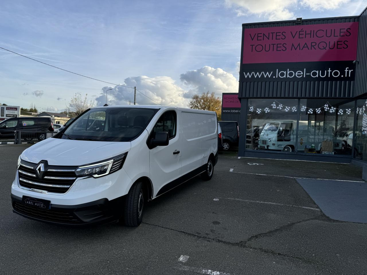 RENAULT Trafic L2H1 3000 Kg 2.0 Blue dCi - 130  III FOURGON Fourgon Grand Confort L2H1 PHASE 3 - Furgón: foto 1 RENAULT Trafic L2H1 3000 Kg 2.0 Blue dCi - 130  III FOURGON Fourgon Grand Confort L2H1 PHASE 3 - Furgón: foto 1