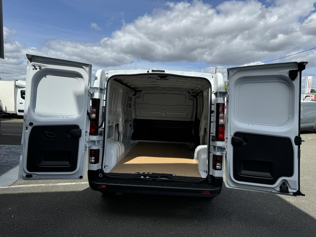 RENAULT Trafic L2H1 3000 Kg 2.0 Blue dCi - 170 2024 III FOURGON Fourgon Advance L2H1 PHASE 3 - Furgón: foto 4 RENAULT Trafic L2H1 3000 Kg 2.0 Blue dCi - 170 2024 III FOURGON Fourgon Advance L2H1 PHASE 3 - Furgón: foto 4