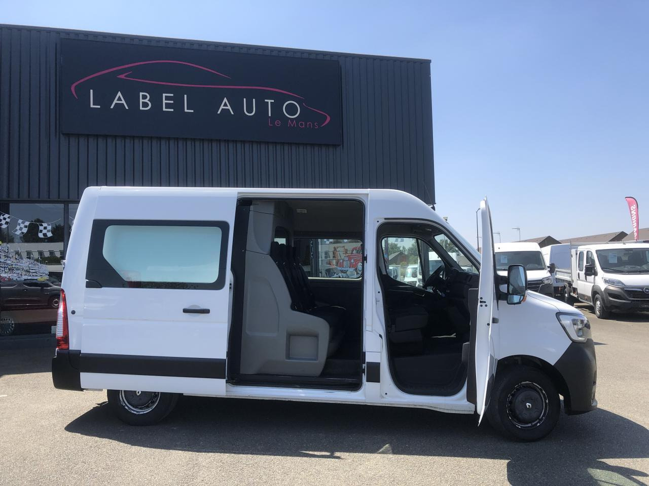 Renault Master F3300 L2H2 2.3 DCI 135CH CABINE APPROFONDIE CONFORT 7 PLACES - Furgoneta combi: foto 2 Renault Master F3300 L2H2 2.3 DCI 135CH CABINE APPROFONDIE CONFORT 7 PLACES - Furgoneta combi: foto 2