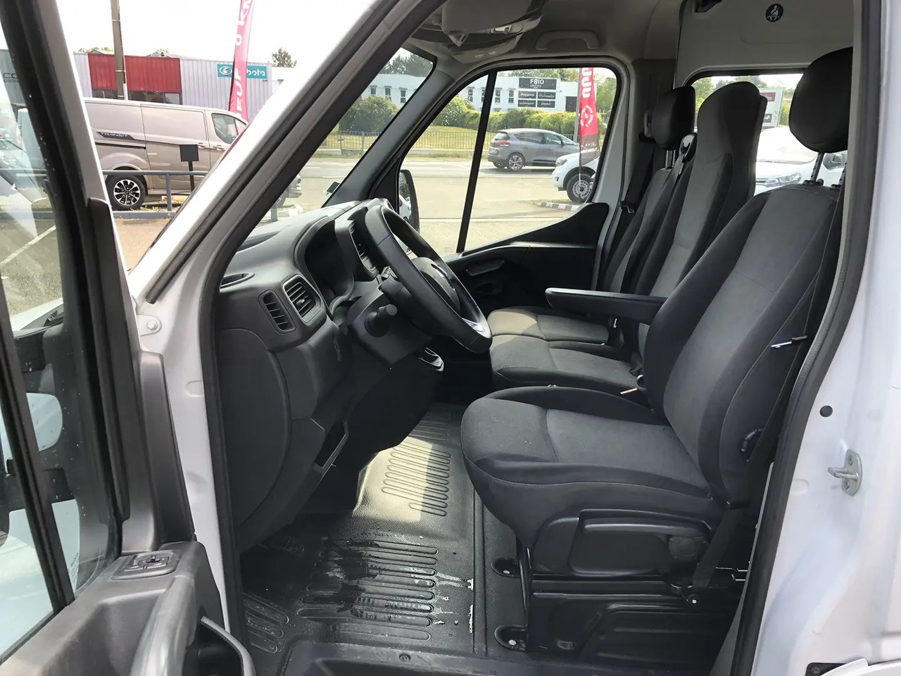 Renault Master F3300 L2H2 2.3 DCI 135CH CABINE APPROFONDIE CONFORT EURO6 - Furgoneta combi: foto 5 Renault Master F3300 L2H2 2.3 DCI 135CH CABINE APPROFONDIE CONFORT EURO6 - Furgoneta combi: foto 5