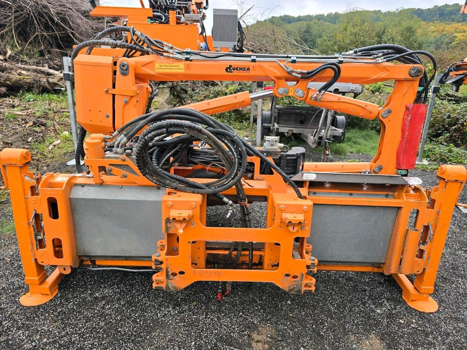 Dücker DUA 700 für Fendt Deutz Böschungsmäher Böschungsmulcher Traktor Bankettmäher 800 600 Mulag Una MHU - Segadora: foto 1 Dücker DUA 700 für Fendt Deutz Böschungsmäher Böschungsmulcher Traktor Bankettmäher 800 600 Mulag Una MHU - Segadora: foto 1