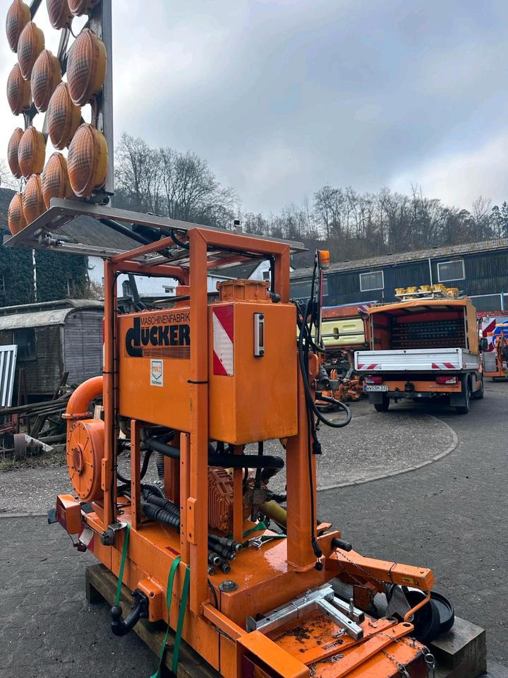 Dücker DUA 800 Mähausleger für Traktor Fendt Böschungsmäher Böschungsmulcher Seitenmulcher Banketmäher Mulag - Desbrozadora de brazo: foto 5 Dücker DUA 800 Mähausleger für Traktor Fendt Böschungsmäher Böschungsmulcher Seitenmulcher Banketmäher Mulag - Desbrozadora de brazo: foto 5