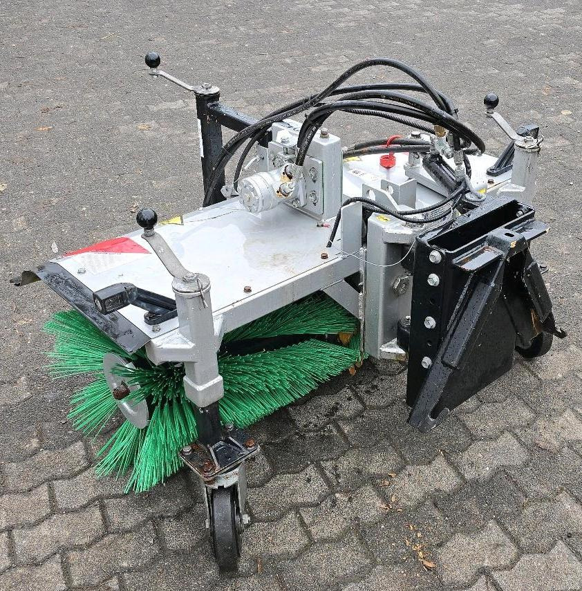 KIF CM 1600 Kehrmaschine Straßenkehrmaschine Kehrbesen für Multicar Tremo Iseki Kubota - Barredora cucharón: foto 1 KIF CM 1600 Kehrmaschine Straßenkehrmaschine Kehrbesen für Multicar Tremo Iseki Kubota - Barredora cucharón: foto 1