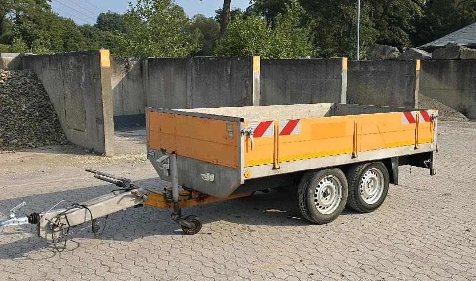 Mersch Hochlader Tieflader mit Auffahrrampen Anhänger PKW Tandemanhänger Wechselzugöse Höhenverstellbare Zugdeichsel - Remolque plataforma/ Caja abierta: foto 1 Mersch Hochlader Tieflader mit Auffahrrampen Anhänger PKW Tandemanhänger Wechselzugöse Höhenverstellbare Zugdeichsel - Remolque plataforma/ Caja abierta: foto 1