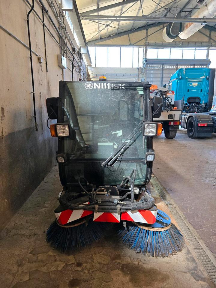 Barredora vial Nilfisk City Ranger 3500 Kehrmaschine Straßenkehrmaschine mit Schmidt Bediendisplay Hako Kehreinheit: foto 6