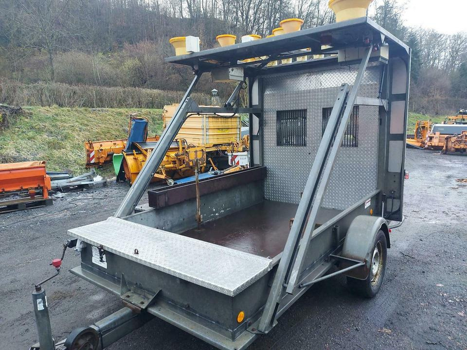 Mersch Absperrtafel Vorwarntafel Verkehrsleitanhänger vz616 nisse - Remolque: foto 4 Mersch Absperrtafel Vorwarntafel Verkehrsleitanhänger vz616 nisse - Remolque: foto 4