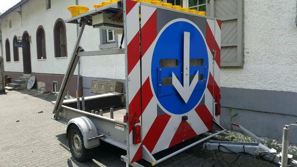 Mersch Absperrtafel mit Funkwarnmeldeanlage vz 616 615 nissen - Remolque: foto 1 Mersch Absperrtafel mit Funkwarnmeldeanlage vz 616 615 nissen - Remolque: foto 1