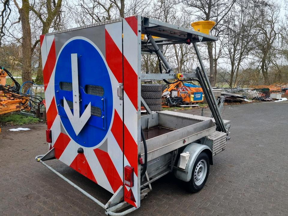 Mersch LED Absperrtafel 2017 Nissen Anlage Verkehrsleitanhänger Verkehrssicherungsanhänger Sperrwand Verkehrsleittafel Verkehrsleitanhänger - Remolque: foto 1 Mersch LED Absperrtafel 2017 Nissen Anlage Verkehrsleitanhänger Verkehrssicherungsanhänger Sperrwand Verkehrsleittafel Verkehrsleitanhänger - Remolque: foto 1