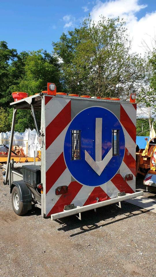 Mersch LED Absperrtafel Sperrwand Verkehrssicherungsanhänger VZ - Remolque: foto 1 Mersch LED Absperrtafel Sperrwand Verkehrssicherungsanhänger VZ - Remolque: foto 1