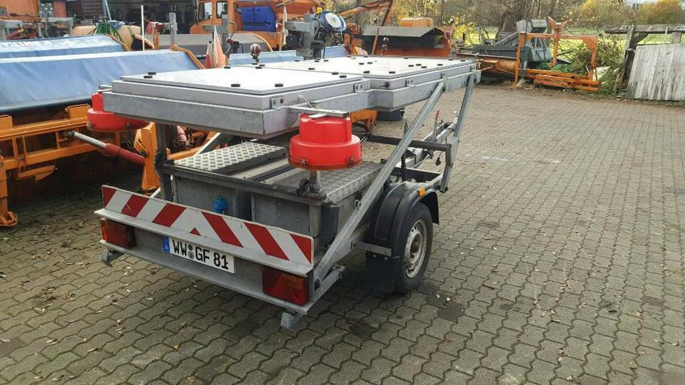 Mersch LED Verkehrsleitanhänger Verkehrsleittafel Nissen Horizont - Remolque: foto 3 Mersch LED Verkehrsleitanhänger Verkehrsleittafel Nissen Horizont - Remolque: foto 3