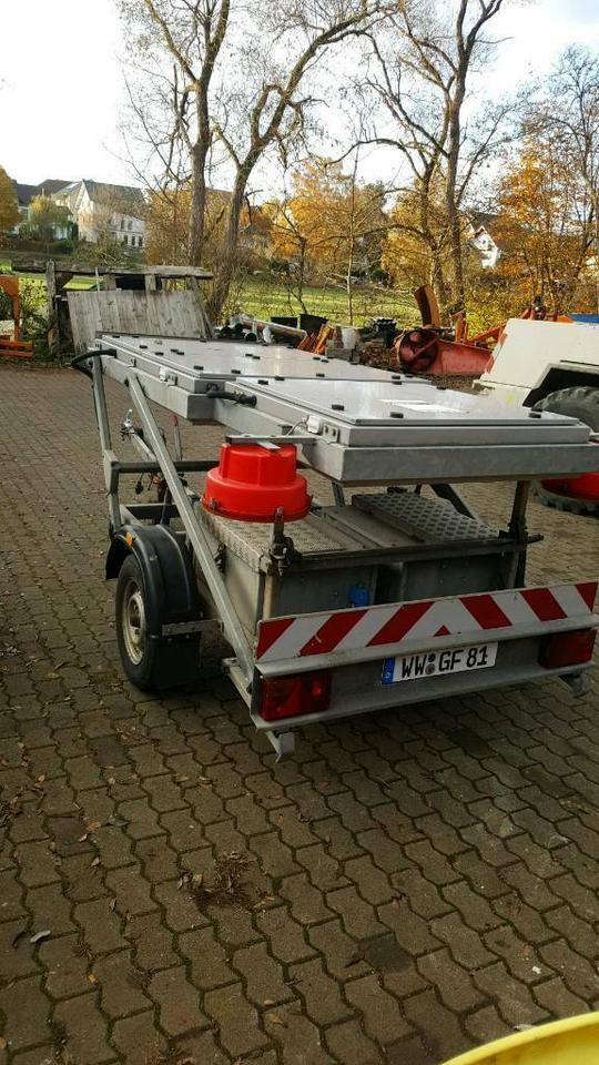 Mersch LED Verkehrsleitanhänger Verkehrsleittafel Nissen Horizont - Remolque: foto 2 Mersch LED Verkehrsleitanhänger Verkehrsleittafel Nissen Horizont - Remolque: foto 2