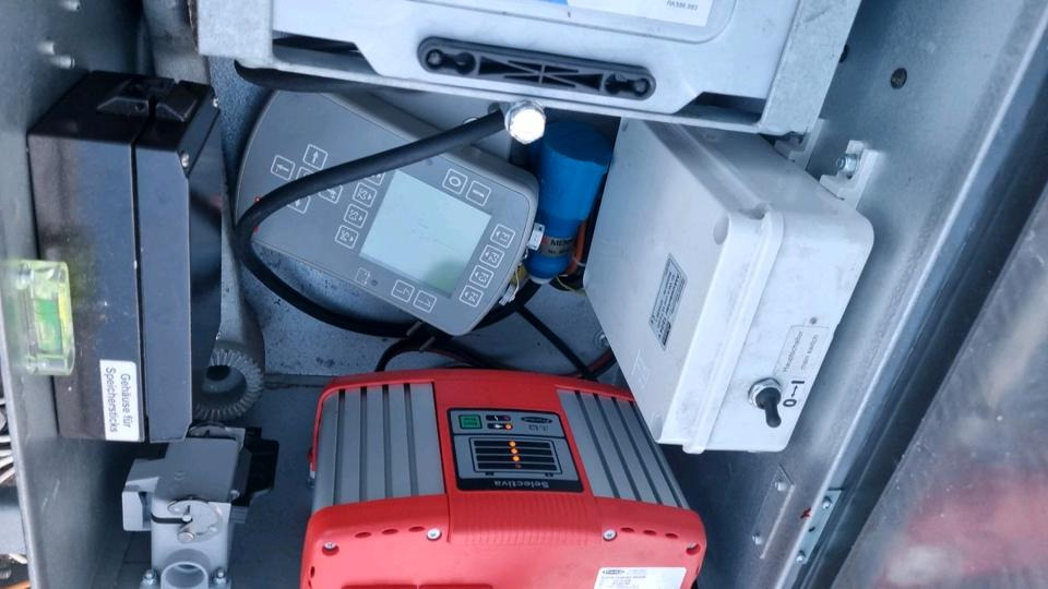 Remolque Neuwertige Nissen LED VLT Verkehrsleittafel Verkehrsleitanhänger Verkehrssicherungsanhänger Leitanhänger Leittafel Absperrtafel FAT Verkehrssicherung GPS: foto 11