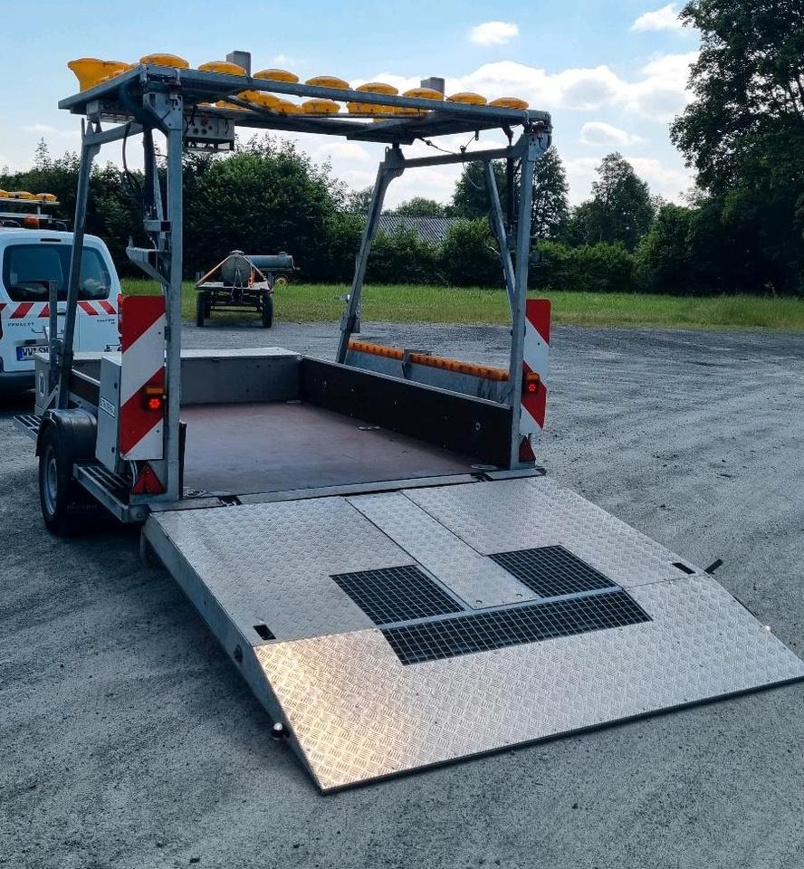 Remolque Nissen Absperrtafel 2022 A31/18 FAT Verkehrsleittafel Verkehrsleitanhänger Verkehrssicherungsanhänger Leitanhänger Leittafel Baustellenabsicherung: foto 6