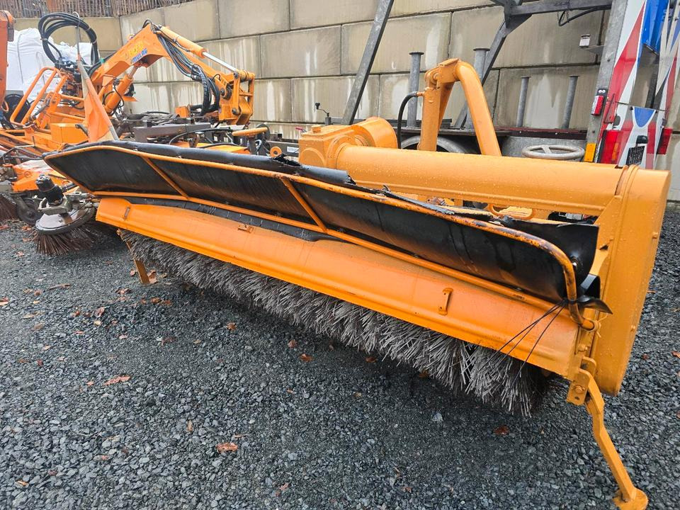Schmidt VKS Kehrmaschine Straßenkehrmaschine Frontkehrmaschine Kehrbesen für Radlader Unimog Traktor - Barredora cucharón: foto 5 Schmidt VKS Kehrmaschine Straßenkehrmaschine Frontkehrmaschine Kehrbesen für Radlader Unimog Traktor - Barredora cucharón: foto 5