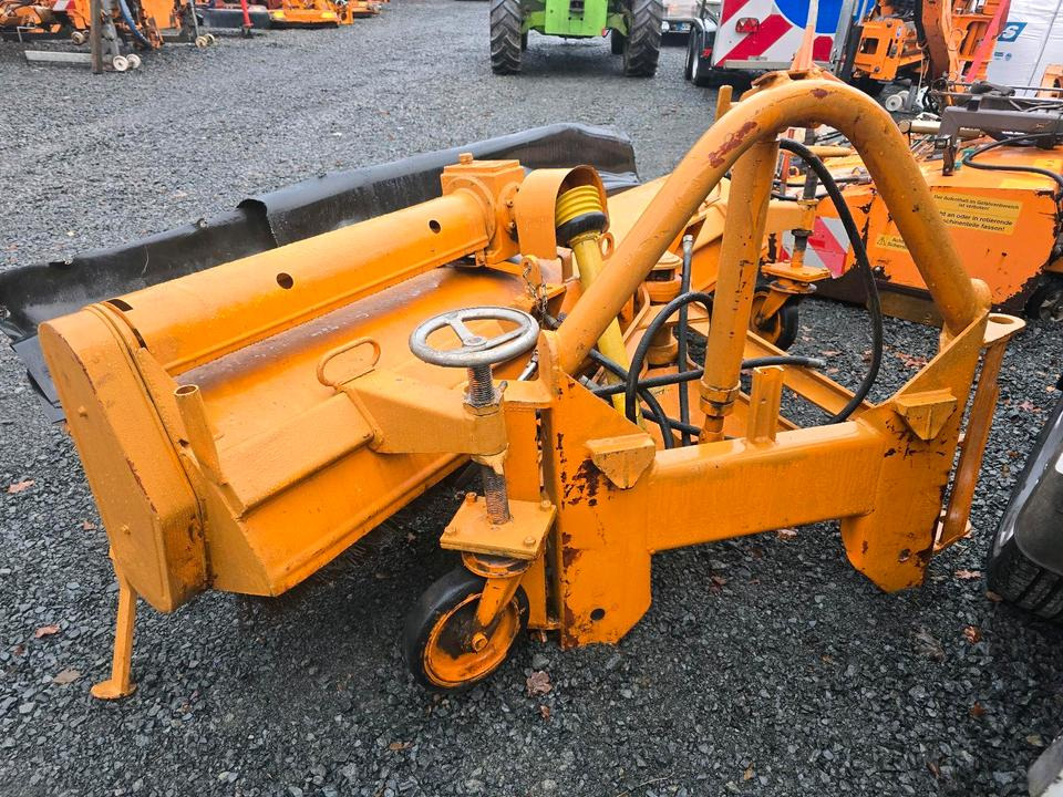 Schmidt VKS Kehrmaschine Straßenkehrmaschine Frontkehrmaschine Kehrbesen für Radlader Unimog Traktor - Barredora cucharón: foto 1 Schmidt VKS Kehrmaschine Straßenkehrmaschine Frontkehrmaschine Kehrbesen für Radlader Unimog Traktor - Barredora cucharón: foto 1