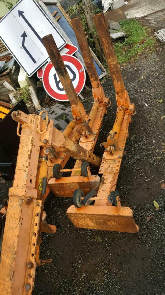 Stützen für Salzstreuer Schmidt Küpper Weisser Epoke Unimog Fendt - Bastidor/ Chasis para Esparcidor de sal: foto 1 Stützen für Salzstreuer Schmidt Küpper Weisser Epoke Unimog Fendt - Bastidor/ Chasis para Esparcidor de sal: foto 1