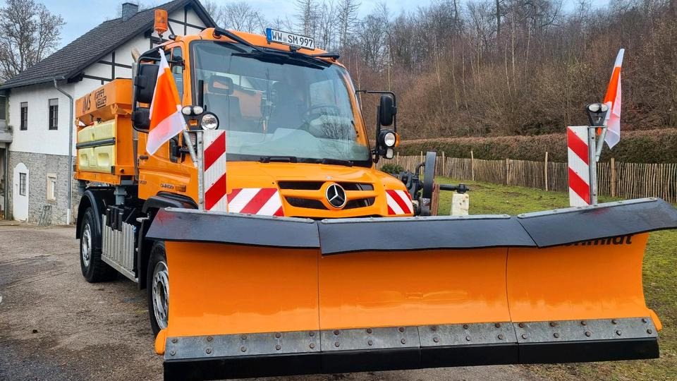 Zu vermieten Unimog 405 U527 Winterdienst Schmidt Salzstreuer 423 429 430 Mercedes Benz 318 527 Vermietung - Máquina quitanieve: foto 1 Zu vermieten Unimog 405 U527 Winterdienst Schmidt Salzstreuer 423 429 430 Mercedes Benz 318 527 Vermietung - Máquina quitanieve: foto 1