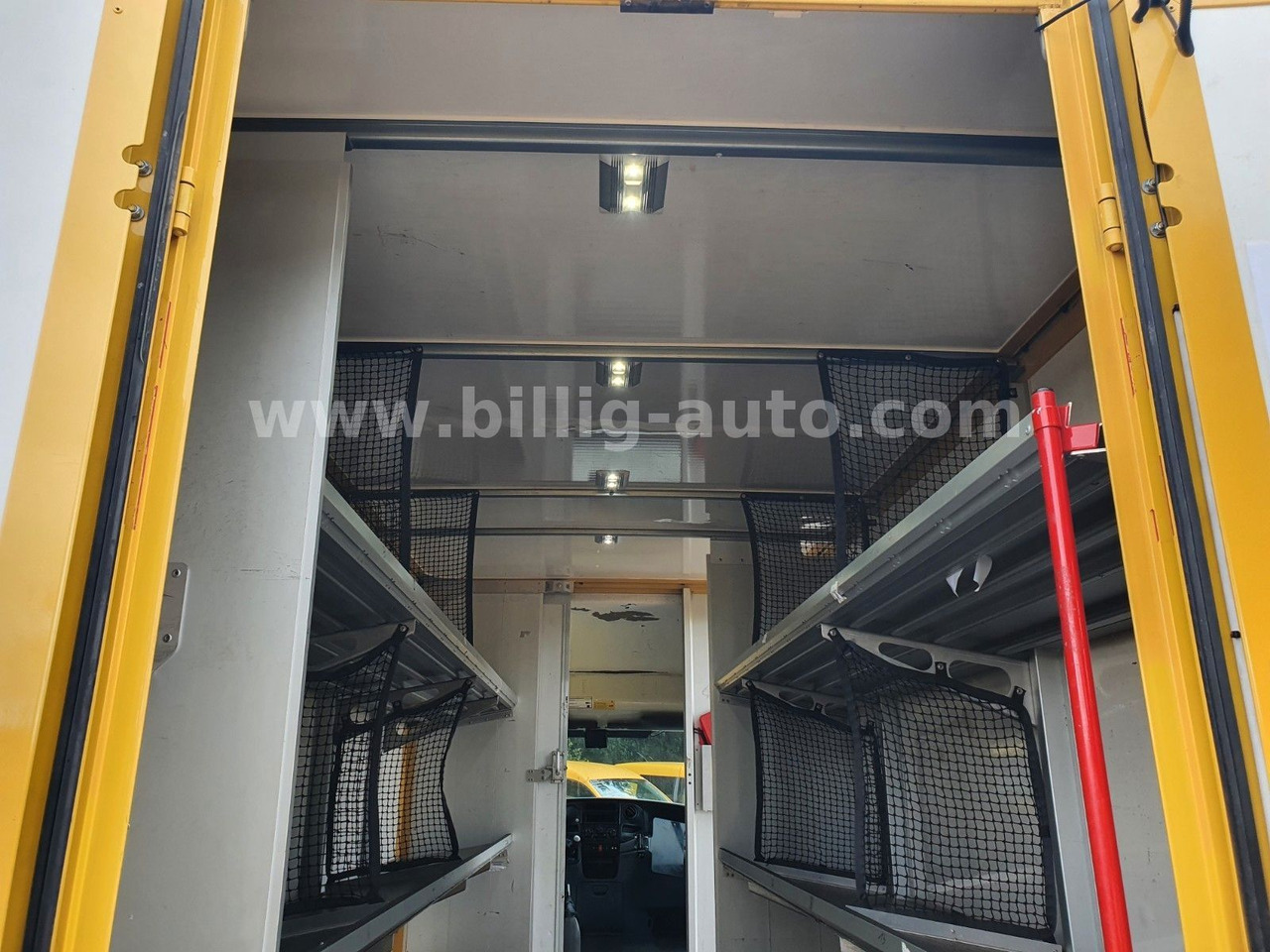 Furgoneta caja cerrada Iveco Daily 1.Hand*EU4* Regale Integralkoffer DHL POST: foto 9