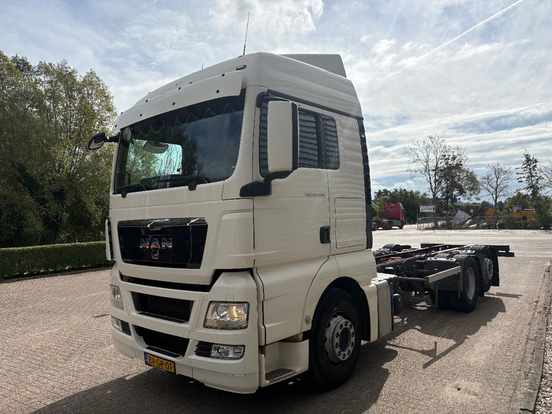 MAN TGX 26.400 / 6x2-2 LL / TUV - APK DECEMBER 2025 / - Camión chasis: foto 2 MAN TGX 26.400 / 6x2-2 LL / TUV - APK DECEMBER 2025 / - Camión chasis: foto 2