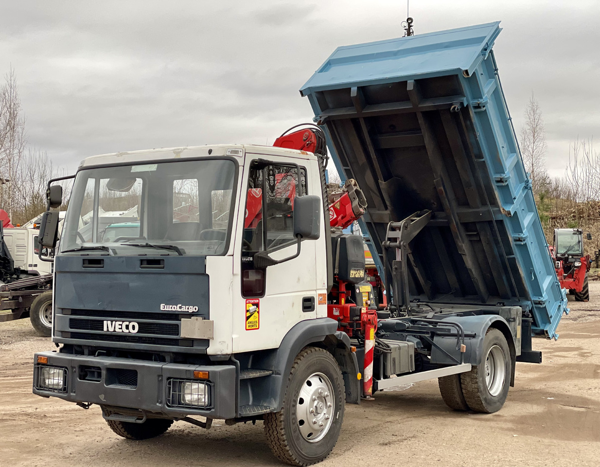 IVECO EUROCARGO - Camión grúa: foto 1 IVECO EUROCARGO - Camión grúa: foto 1