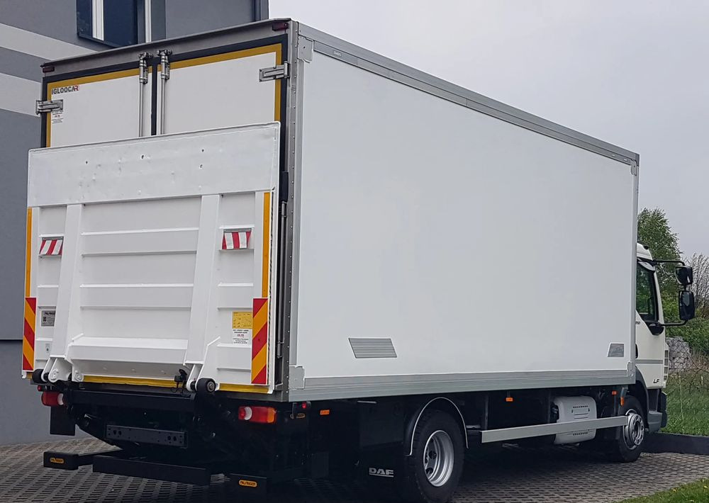 DAF 12T LF 210 WINDA CHŁODNIA 14EP 5,79x2,48x2,29 KLIMA AGREGAT - Camión frigorífico: foto 4 DAF 12T LF 210 WINDA CHŁODNIA 14EP 5,79x2,48x2,29 KLIMA AGREGAT - Camión frigorífico: foto 4