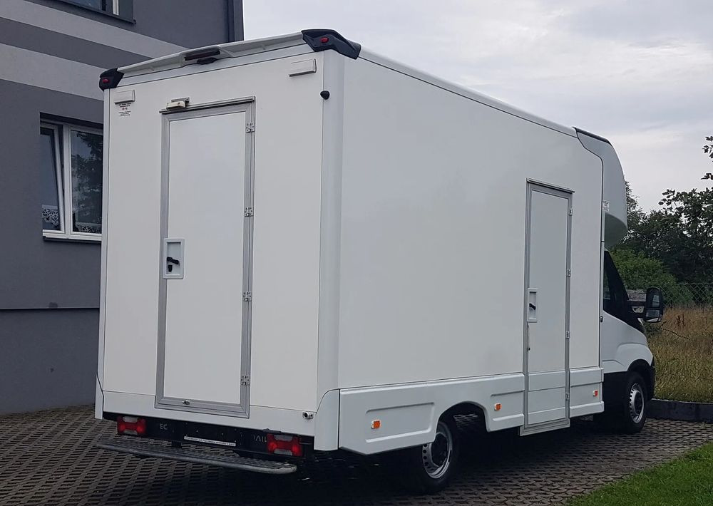 Iveco DAILY KONTENER NISKOPODŁOGOWY 4,31x2,24x2,42 FOODTRUCK SKLEP KAMPER KLIMA BAR KONIOWÓZ - Furgoneta caja cerrada: foto 4 Iveco DAILY KONTENER NISKOPODŁOGOWY 4,31x2,24x2,42 FOODTRUCK SKLEP KAMPER KLIMA BAR KONIOWÓZ - Furgoneta caja cerrada: foto 4