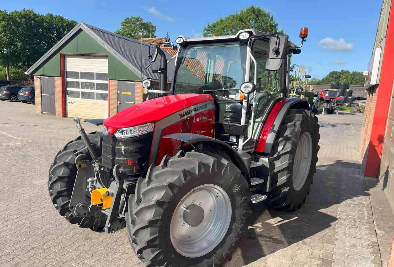 Massey Ferguson 5M.145 Dyna-4 Tractoren - Tractor: foto 3 Massey Ferguson 5M.145 Dyna-4 Tractoren - Tractor: foto 3
