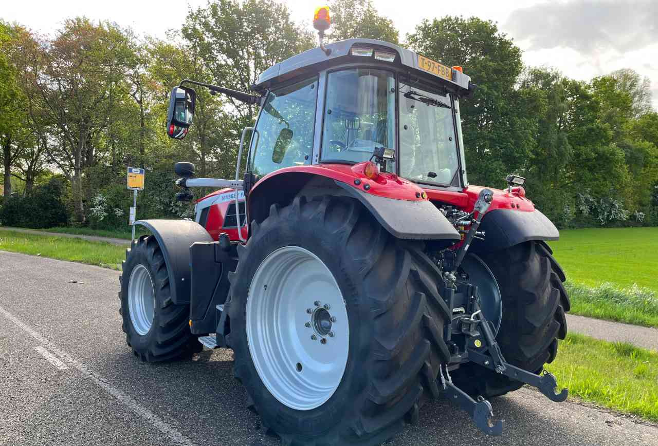 Massey Ferguson 6S.165 Dyna-6 Efficient - Tractor: foto 4 Massey Ferguson 6S.165 Dyna-6 Efficient - Tractor: foto 4
