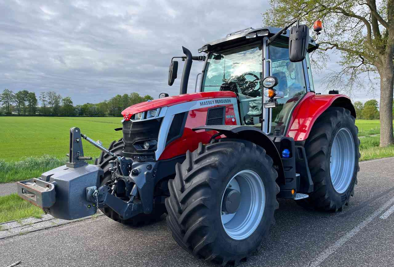 Massey Ferguson 6S.165 Dyna-6 Efficient - Tractor: foto 2 Massey Ferguson 6S.165 Dyna-6 Efficient - Tractor: foto 2