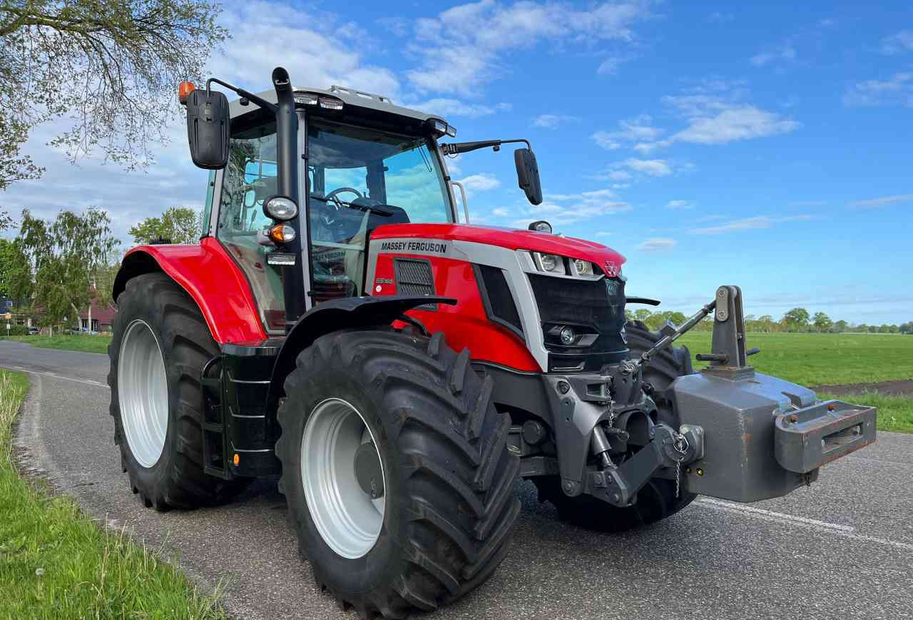 Massey Ferguson 6S.165 Dyna-6 Efficient - Tractor: foto 1 Massey Ferguson 6S.165 Dyna-6 Efficient - Tractor: foto 1