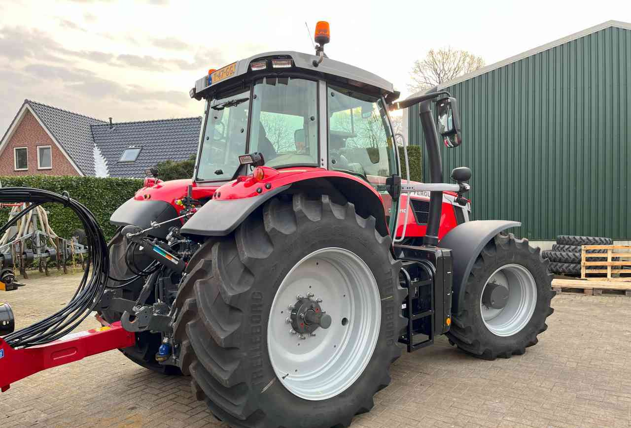 Massey Ferguson 7S.210 Dyna-VT Exclusive Tractoren - Tractor: foto 4 Massey Ferguson 7S.210 Dyna-VT Exclusive Tractoren - Tractor: foto 4