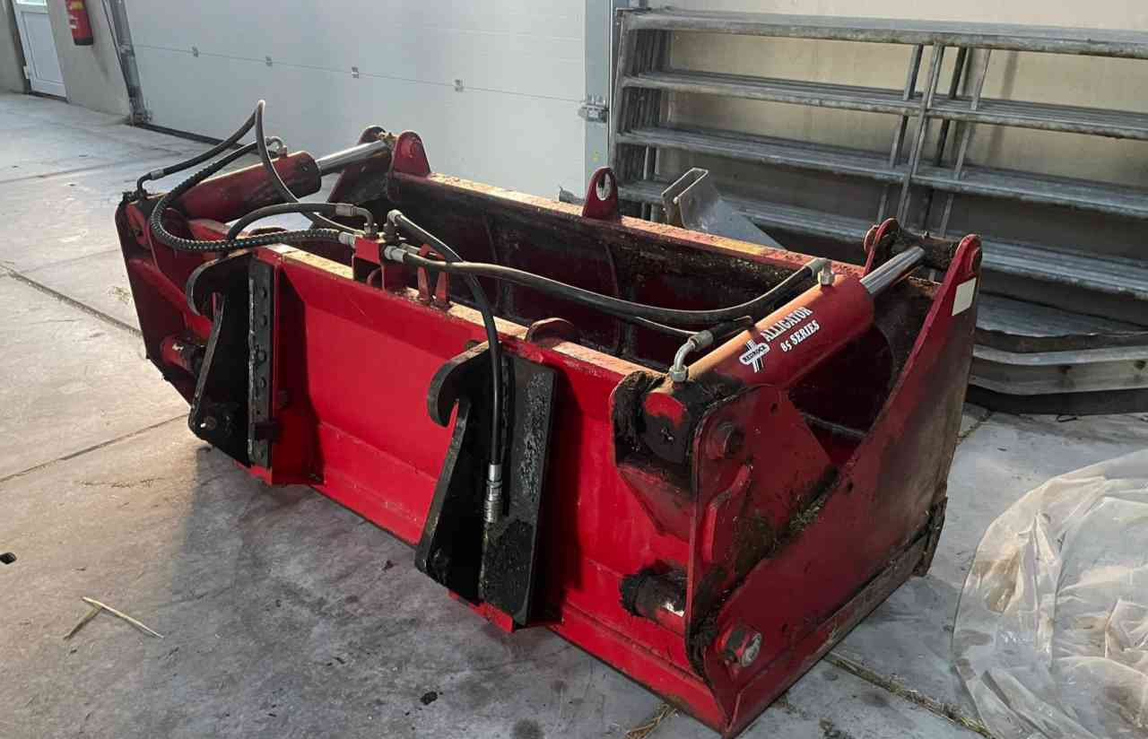 Redrock Kuilhapper 1.60 breed, dichte bodem, Volvo L30 aansluiting voermachines - Equipo para silos: foto 2 Redrock Kuilhapper 1.60 breed, dichte bodem, Volvo L30 aansluiting voermachines - Equipo para silos: foto 2