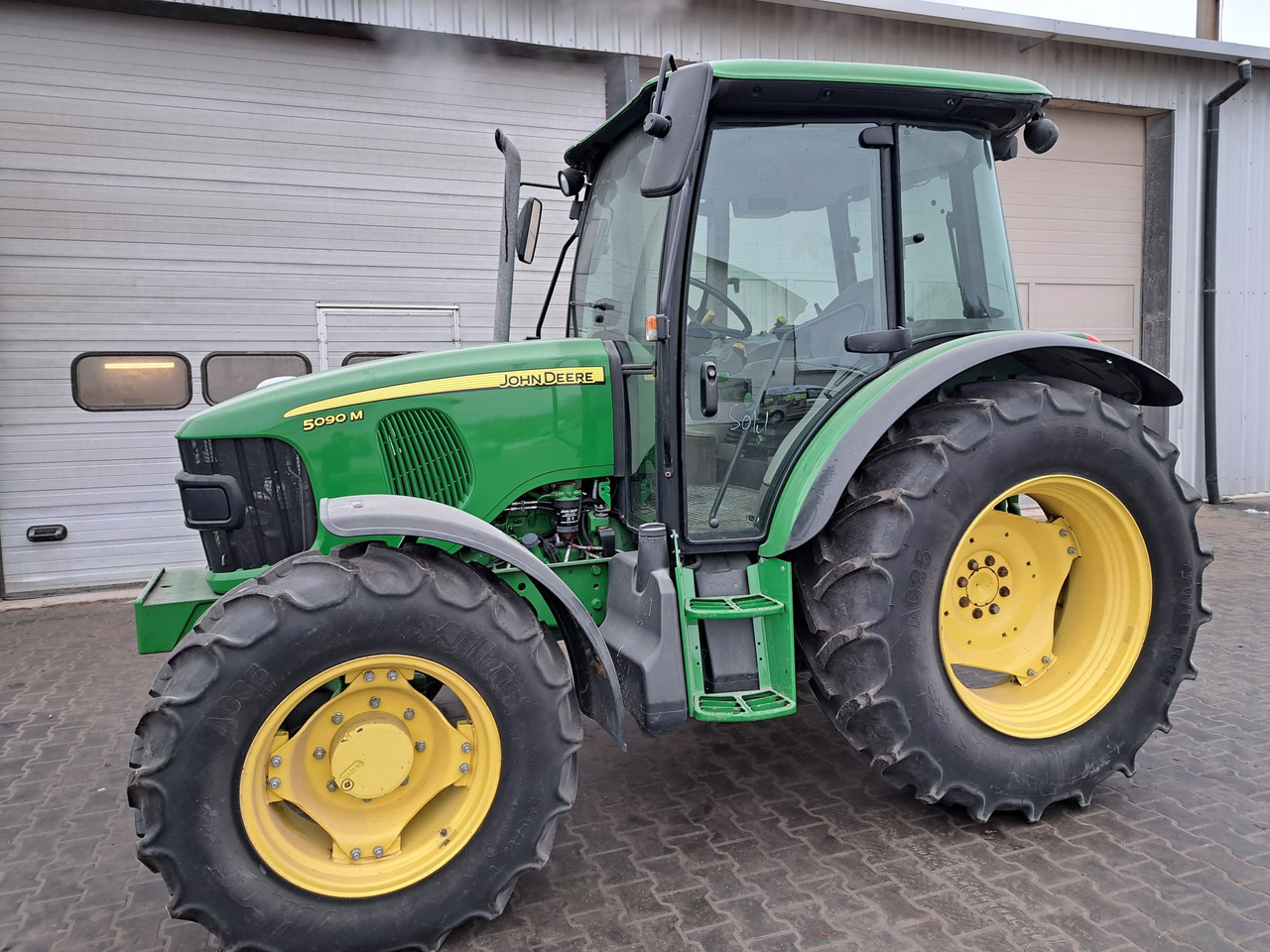 Ciągnik John Deere 5090m - Tractor: foto 1 Ciągnik John Deere 5090m - Tractor: foto 1