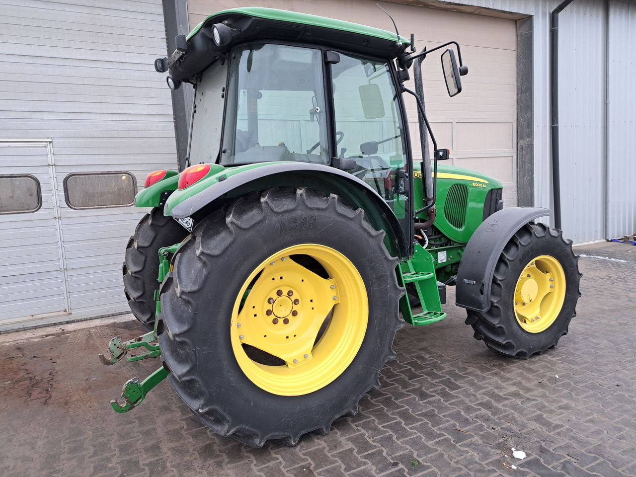 Ciągnik John Deere 5090m - Tractor: foto 4 Ciągnik John Deere 5090m - Tractor: foto 4