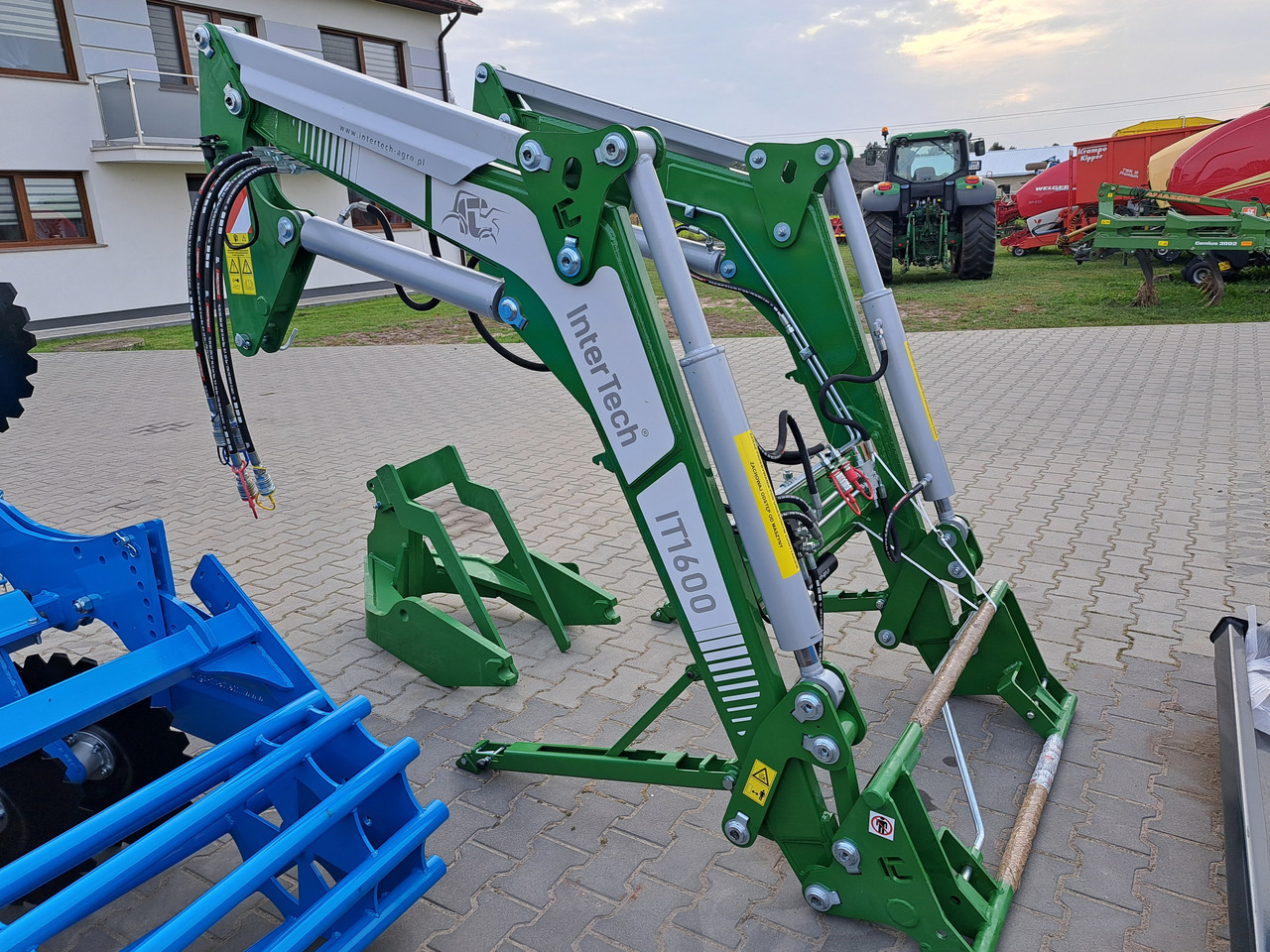 INTER-TECH IT 1600 JOHN DEERE 5080,5090,5100 - Tractor: foto 1 INTER-TECH IT 1600 JOHN DEERE 5080,5090,5100 - Tractor: foto 1