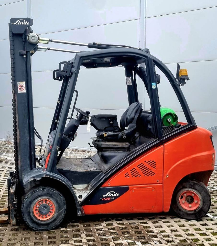 Linde H 25 T - 02 - Carretilla elevadora de gas: foto 2 Linde H 25 T - 02 - Carretilla elevadora de gas: foto 2