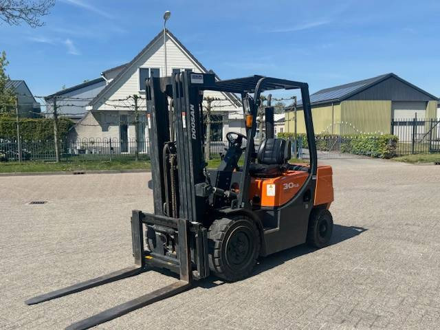 Doosan D30 Plus - Carretilla elevadora diésel: foto 4 Doosan D30 Plus - Carretilla elevadora diésel: foto 4